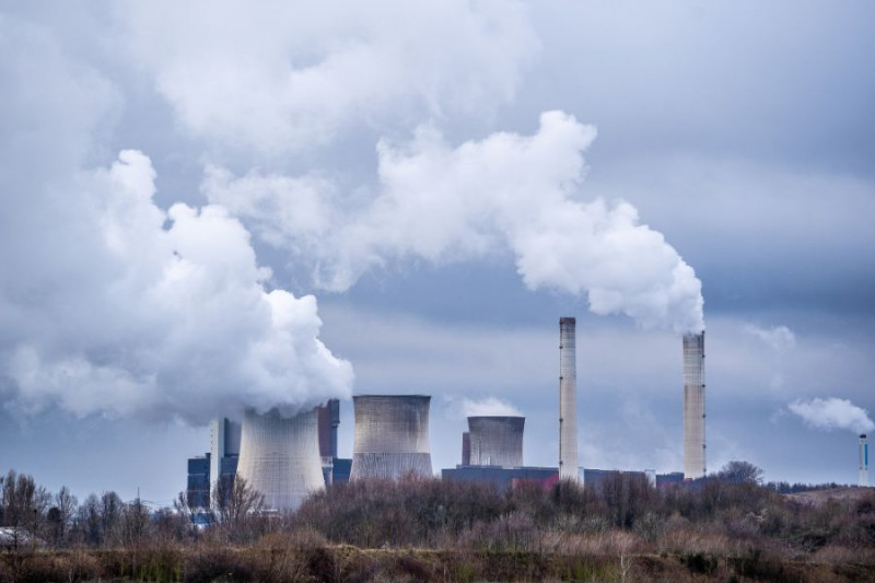 Połowa Polaków widzi w atomie szansę na tańszy prąd
