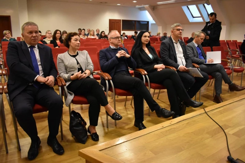Konferencja „Niewidzialni – sytuacja dorosłych osób z niepełnosprawnością” — 11