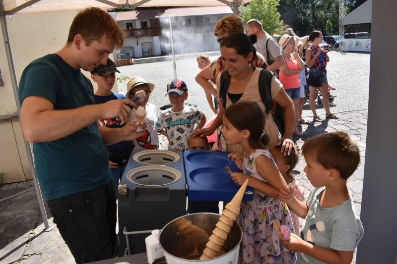 Plac zabaw na zamkowym międzymurzu w Raciborzu otwarty — 28