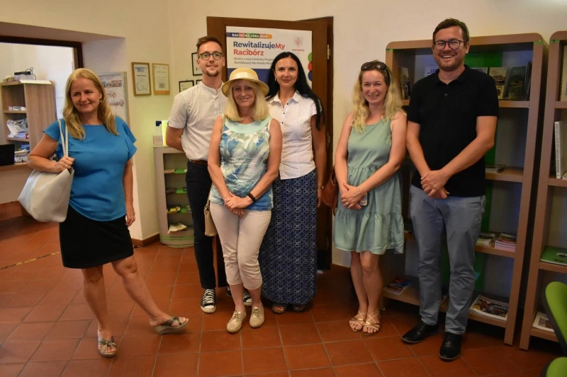 Plac zabaw na zamkowym międzymurzu w Raciborzu otwarty — 22