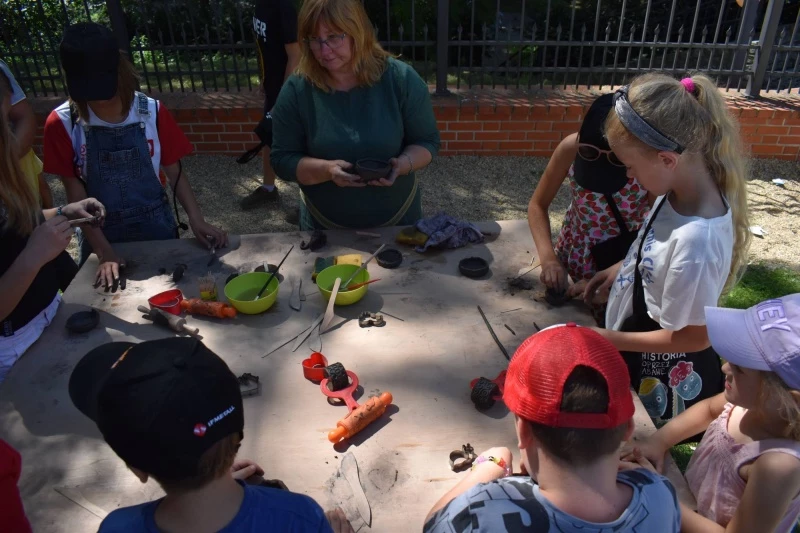Plac zabaw na zamkowym międzymurzu w Raciborzu otwarty — 39