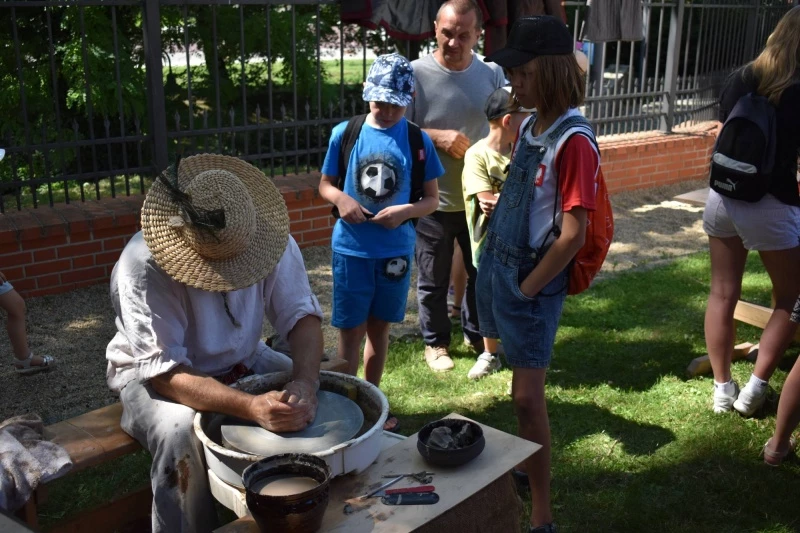 Plac zabaw na zamkowym międzymurzu w Raciborzu otwarty — 41