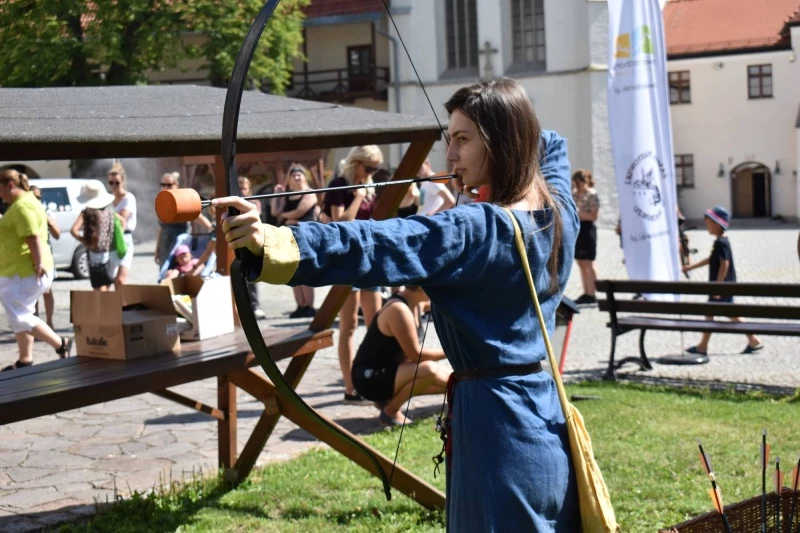 Plac zabaw na zamkowym międzymurzu w Raciborzu otwarty — 35