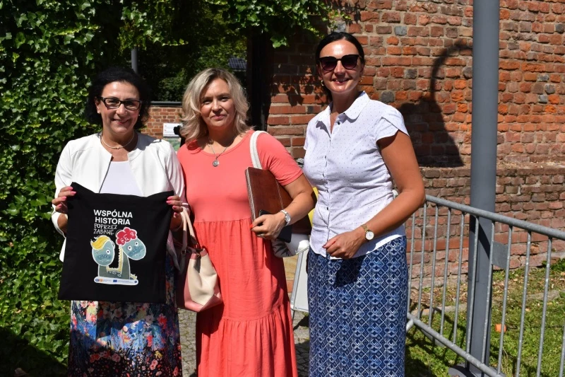Plac zabaw na zamkowym międzymurzu w Raciborzu otwarty — 27