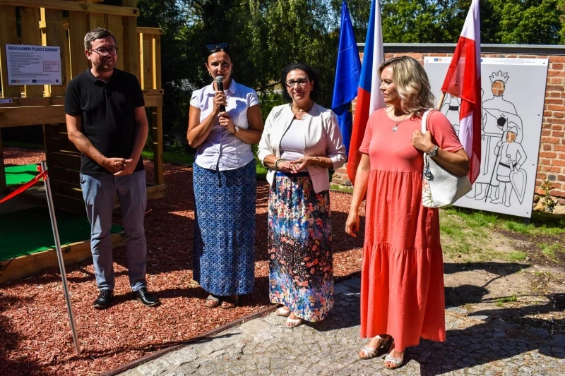 Plac zabaw na zamkowym międzymurzu w Raciborzu otwarty — 2