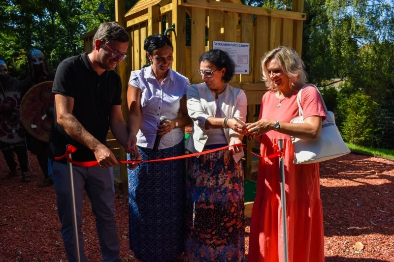 Plac zabaw na zamkowym międzymurzu w Raciborzu otwarty — 6