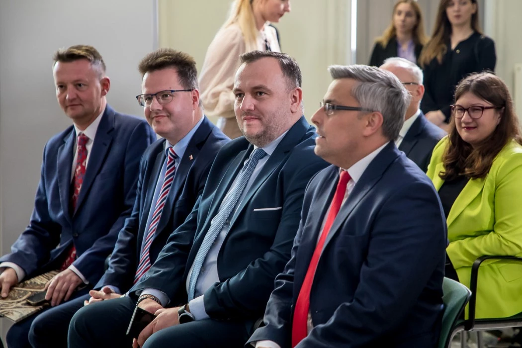 Kolej wróci do Jastrzębia-Zdroju. Umowa z PKP PLK podpisana — 4