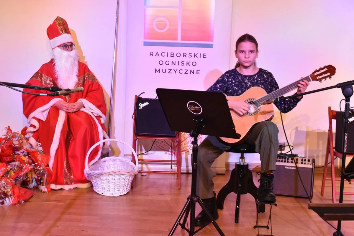 Świąteczne rytmy zabrzmiały na Zamku Piastowskim — 49