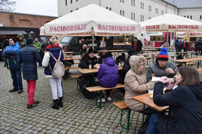 Zlot Food Trucków odbył się na raciborskim zamku — 14