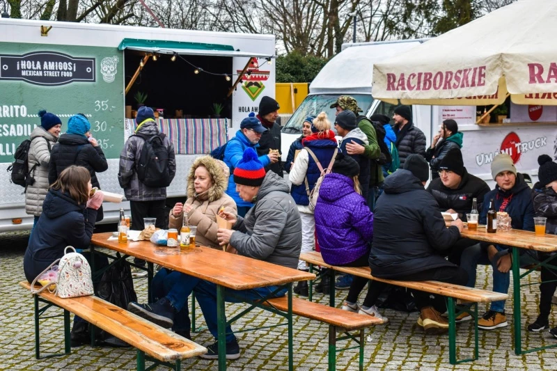 Zlot Food Trucków odbył się na raciborskim zamku — 8