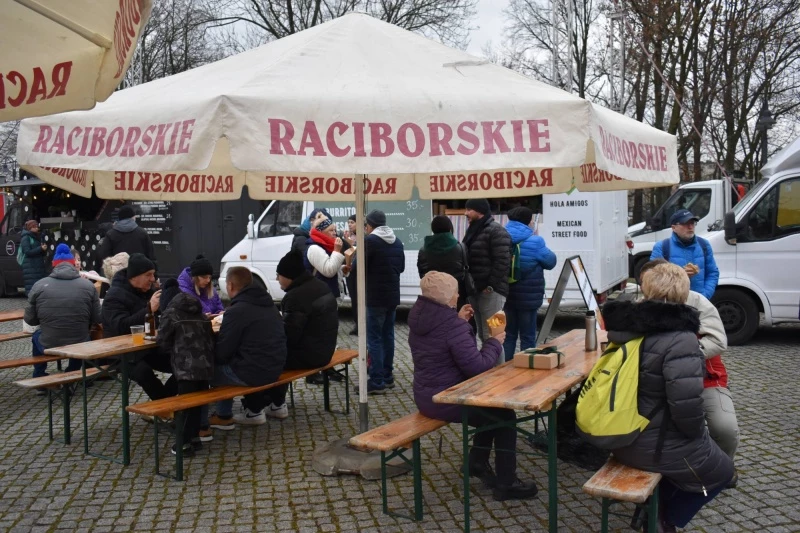 Zlot Food Trucków odbył się na raciborskim zamku — 10