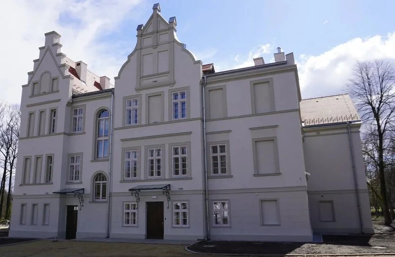 Remont pałacu w Baranowicach. Trwają prace w parku — 3