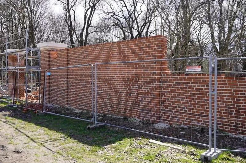 Remont pałacu w Baranowicach. Trwają prace w parku — 2