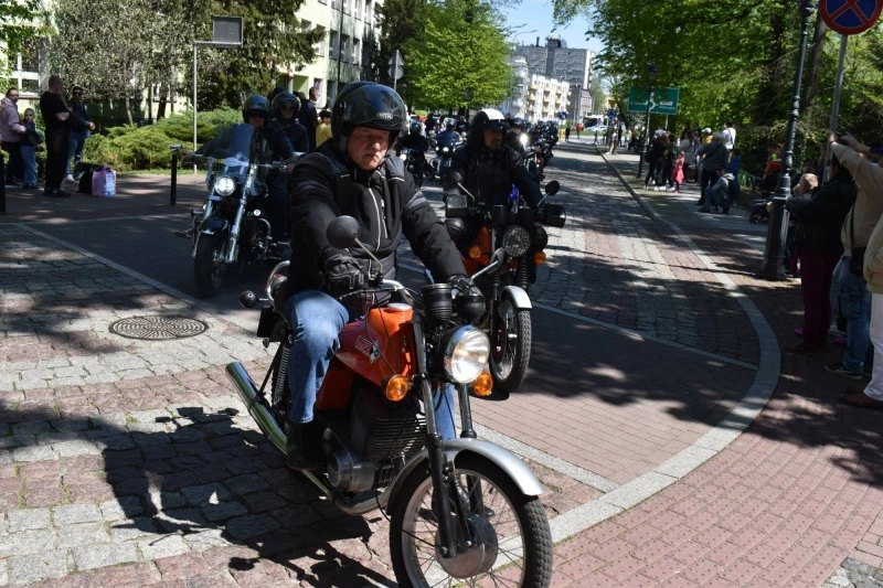 Na Zamku Piastowskim rozpoczęto 26. sezon motocyklowy — 1