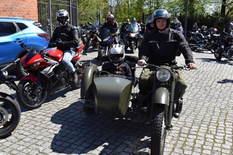 Na Zamku Piastowskim rozpoczęto 26. sezon motocyklowy — 18