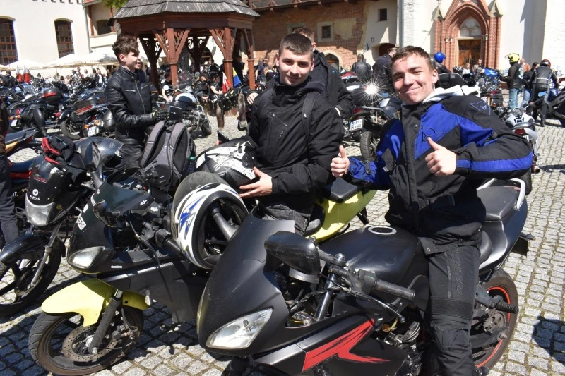 Na Zamku Piastowskim rozpoczęto 26. sezon motocyklowy — 14