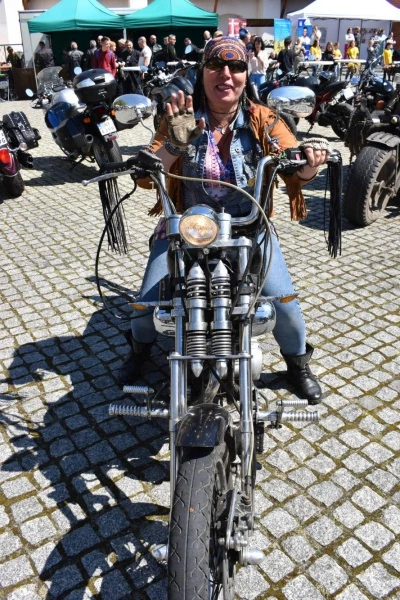 Na Zamku Piastowskim rozpoczęto 26. sezon motocyklowy — 10