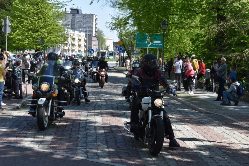 Na Zamku Piastowskim rozpoczęto 26. sezon motocyklowy — 2