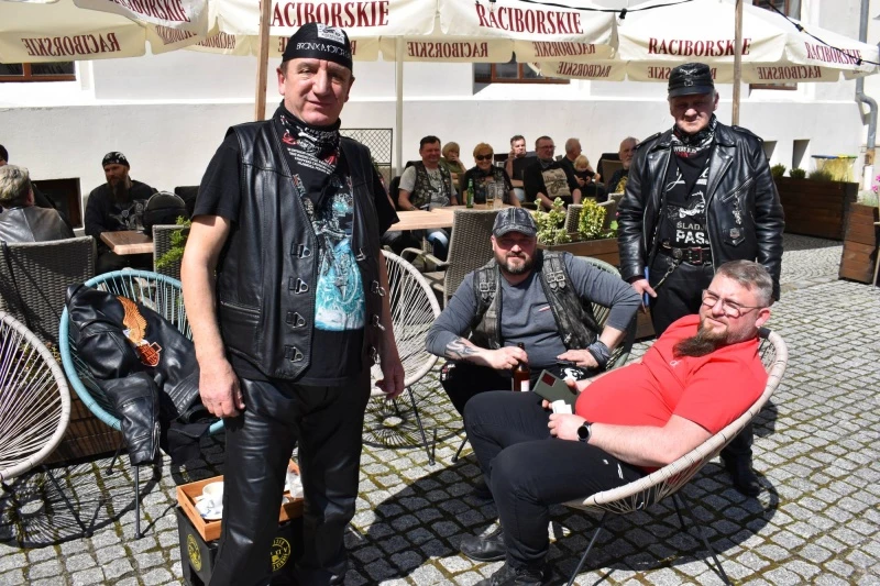 Na Zamku Piastowskim rozpoczęto 26. sezon motocyklowy — 40
