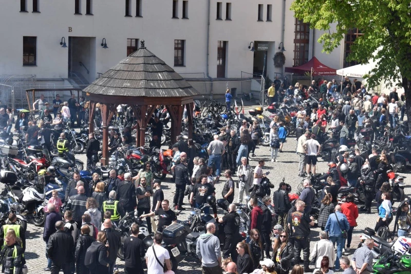 Na Zamku Piastowskim rozpoczęto 26. sezon motocyklowy — 38