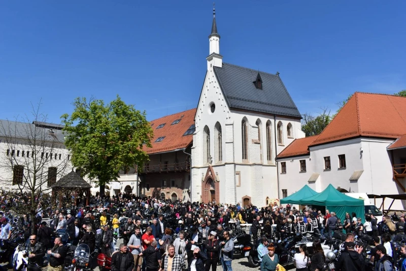 Na Zamku Piastowskim rozpoczęto 26. sezon motocyklowy — 22