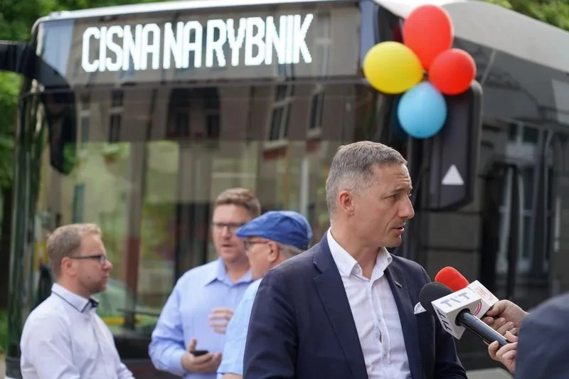 Pierwszy autobus hybrydowy jest już w Rybniku — 12