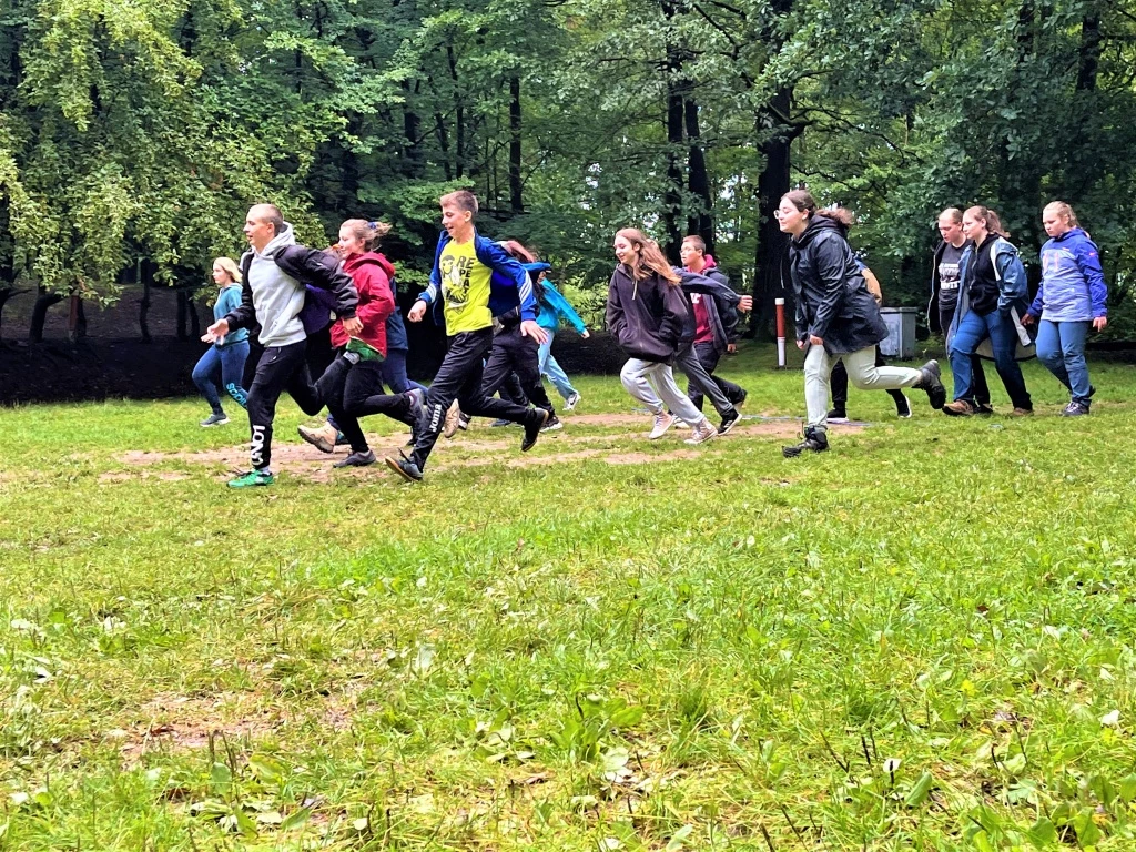 Młodzież z trzech partnerskich powiatów zgłębiała relację człowiek–las — 14