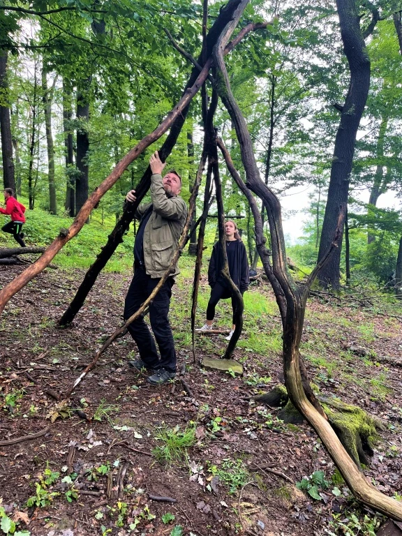 Młodzież z trzech partnerskich powiatów zgłębiała relację człowiek–las — 34