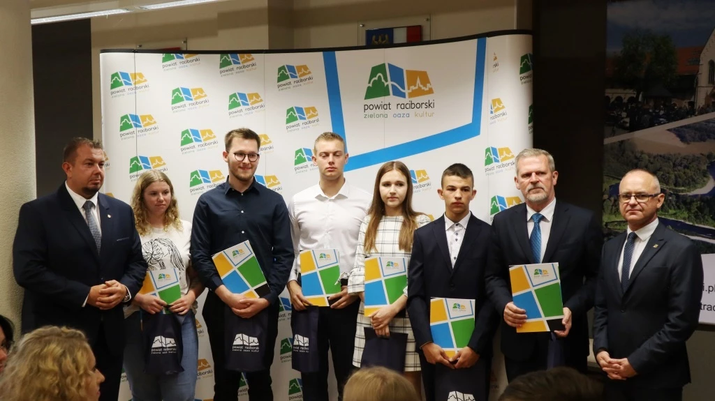 Starosta raciborski nagrodził najlepszych uczniów — 8