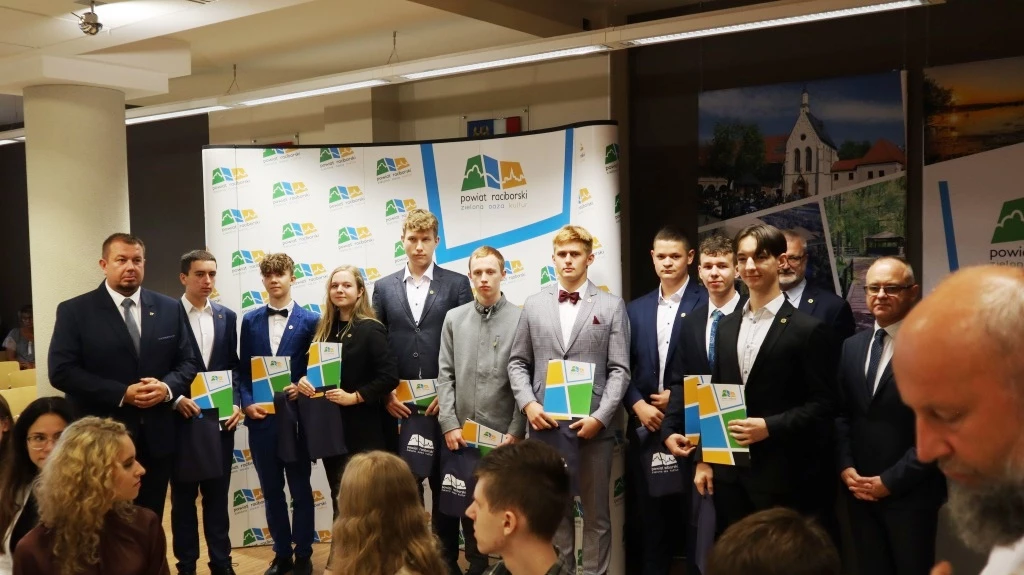 Starosta raciborski nagrodził najlepszych uczniów — 12