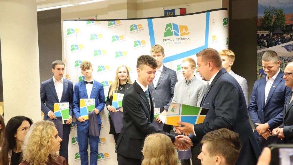 Starosta raciborski nagrodził najlepszych uczniów — 10