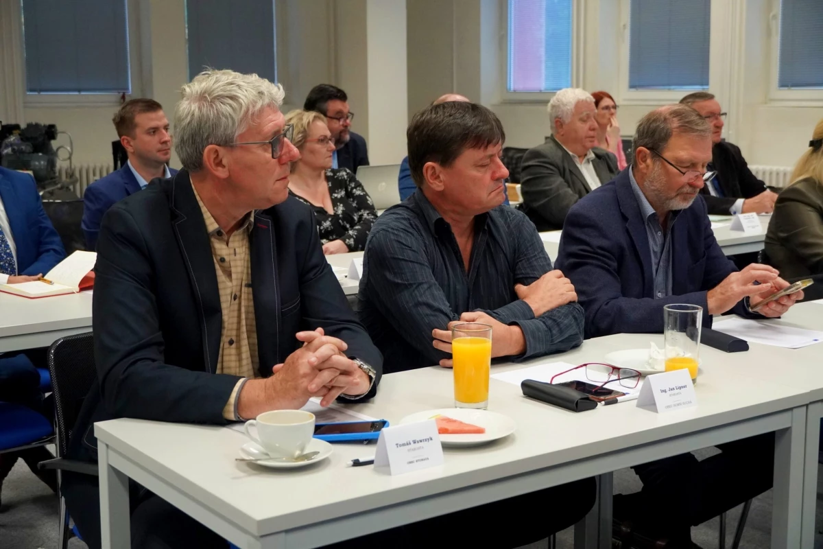Sygnatariusze Memorandum o problemach gospodarczych w Ostrawie — 10