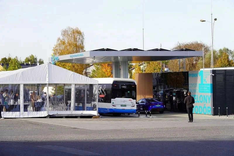 W Rybniku powstała pierwsza w woj. śląskim ogólnodostępna stacja wodorowa — 4