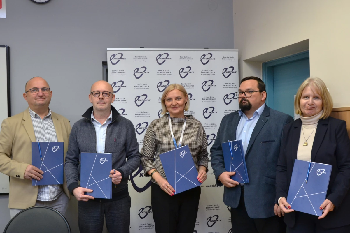 Podpisanie umowy partnerskiej w wodzisławskim Ekonomiku — 12
