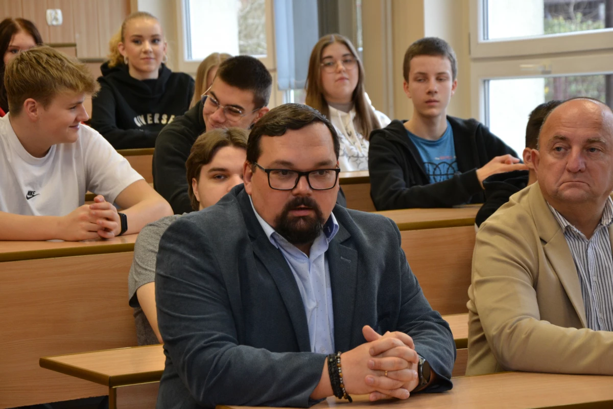 Podpisanie umowy partnerskiej w wodzisławskim Ekonomiku — 5