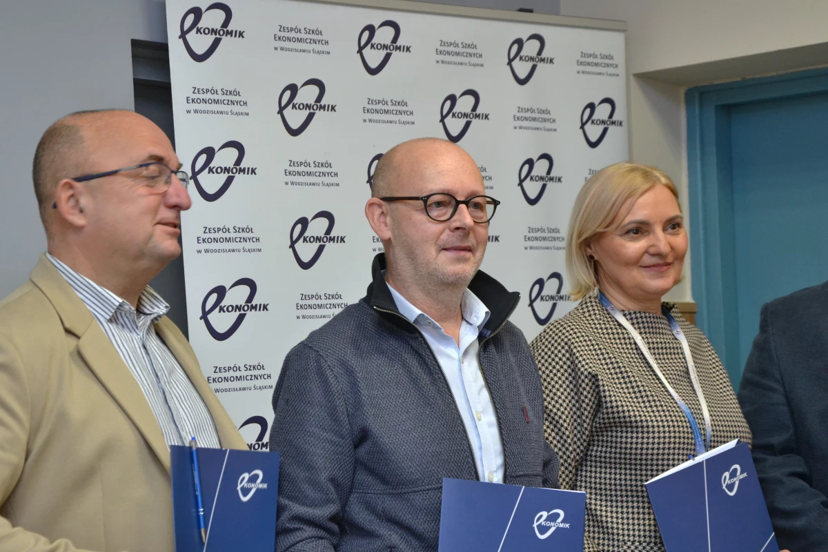 Podpisanie umowy partnerskiej w wodzisławskim Ekonomiku — 13