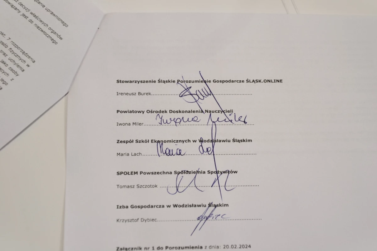 Podpisanie umowy partnerskiej w wodzisławskim Ekonomiku — 26