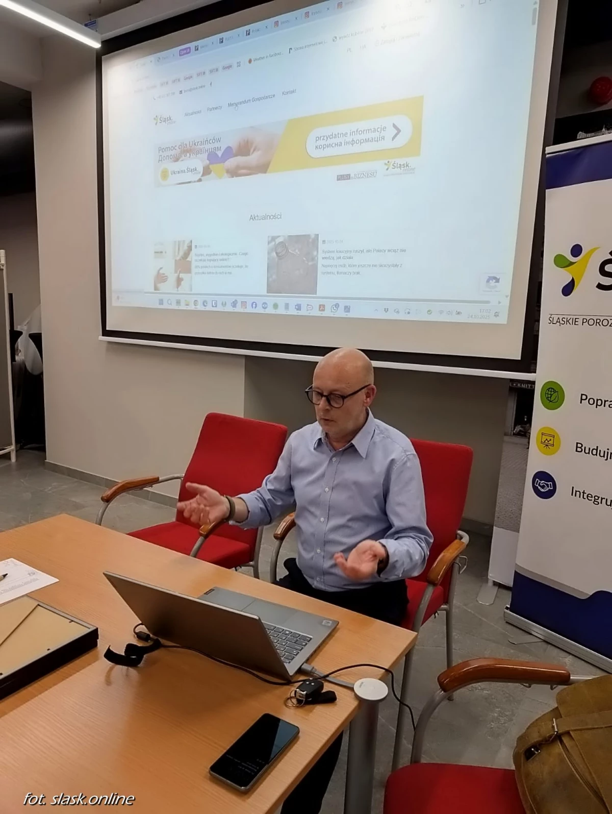 Wernisaż wystawy fotograficznej "Światło. Cień" podczas Światowego Dnia Informacji Na Temat Rozwoju — 47