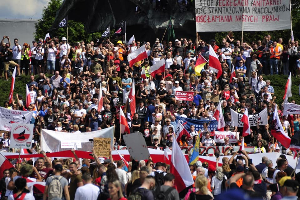 7 sierpnia w Katowicach odbył się Wielki Śląski Marsz Wolności. Jego uczestnicy sprzeciwili się polityce rządu dotyczącej COVID-19, szczepienia nazywając eksperymentem medycznym. Domagali się zaprzestania 