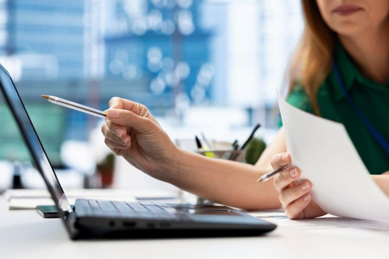 Mniej podwyżek i stabilizacja zatrudnienia w planach firm na 2026 rok