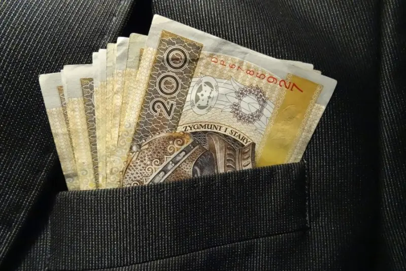 Polacy mniej obawiają się wzrostu cen. Pomagają rosnące wynagrodzenia