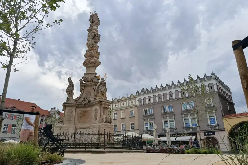 Sklep za rogiem, niespieszny spacer i lokalne przysmaki. Oto czym jest „mała turystyka”