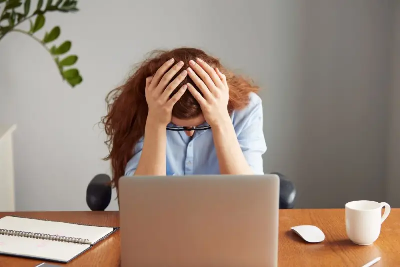 Niezadowoleni pracownicy nie zawsze odchodzą. Część wybiera "quiet quitting"