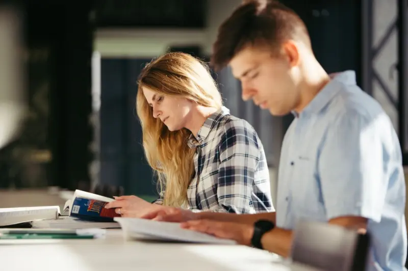 Rosną koszty studiowania. Dla firm to szansa na pozyskanie pracowników