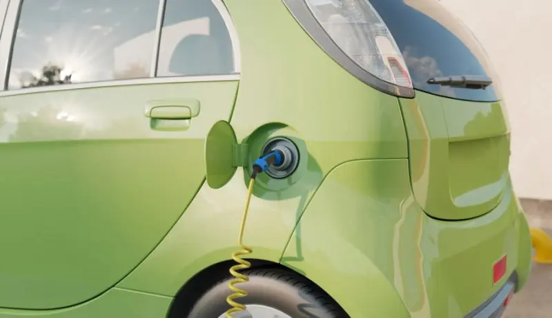 Polacy coraz częściej jeżdżą elektrykami. Czy firmowe parkingi są na to gotowe?