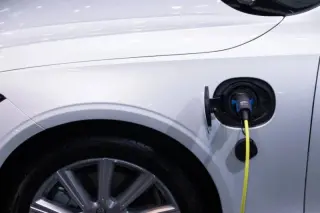 Elektryki pierwszy raz wyprzedziły auta benzynowe w UE.