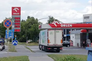 Czesi tankują w Polsce. Przy granicy litr benzyny jest tańszy nawet o 1,08 zł