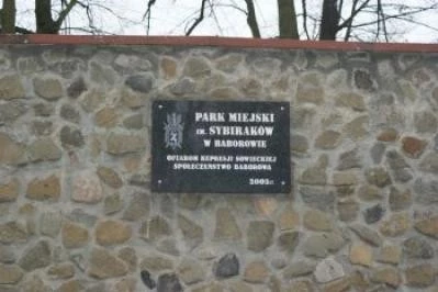 Tablica ofiar represji sowieckich.