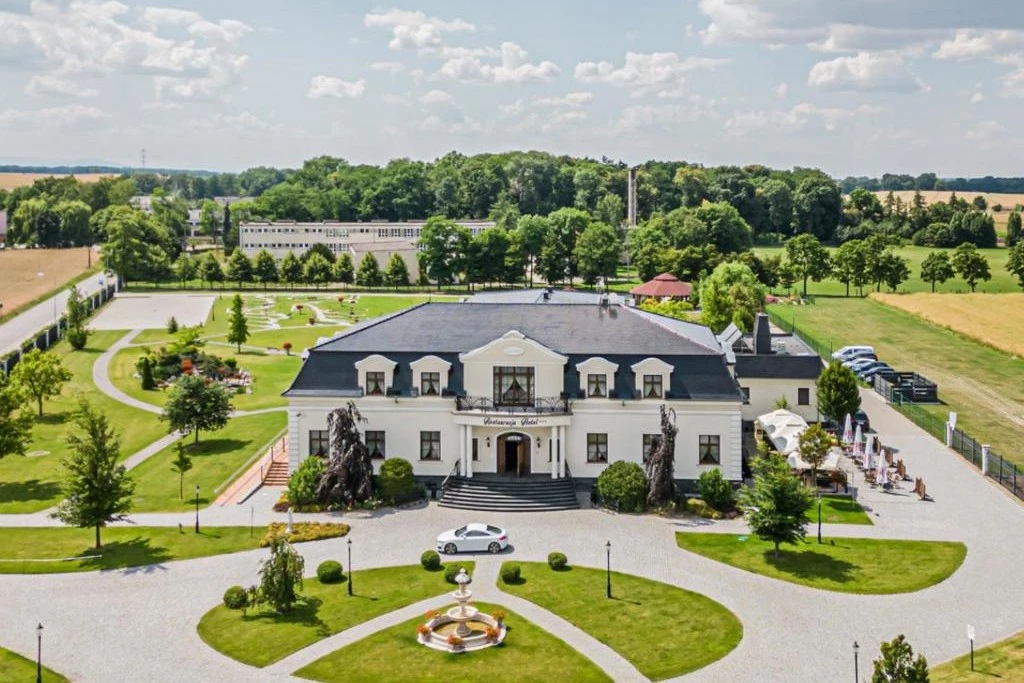 Hotel Dworek Komorno
