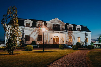 Hotel Dworek Komorno